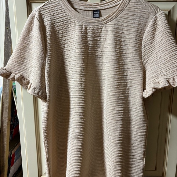 Shein ladies top size large beige short sleeve ruffle sleeve - Picture 2 of 7